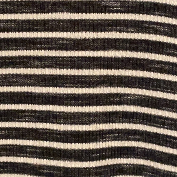 Eddie Bauer Tee Size Small V-neck Long Sleeve Stripes - Picture 7 of 9